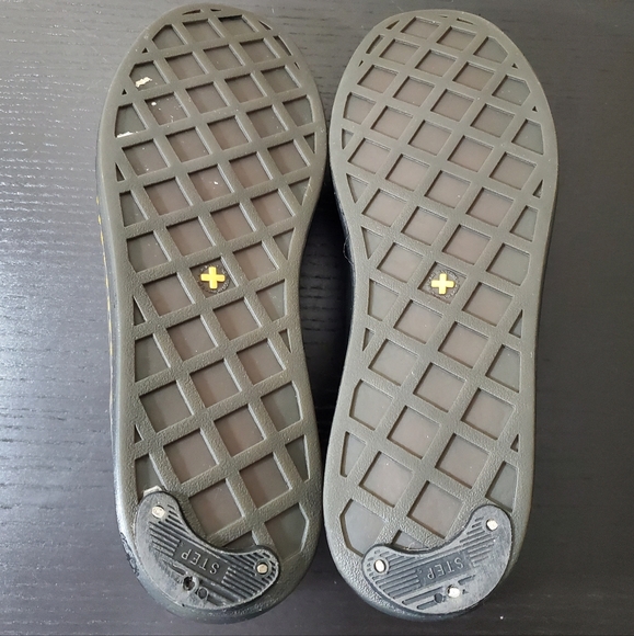 Doc Martins Airwair With Bouncing Soles - Picture 2 of 3